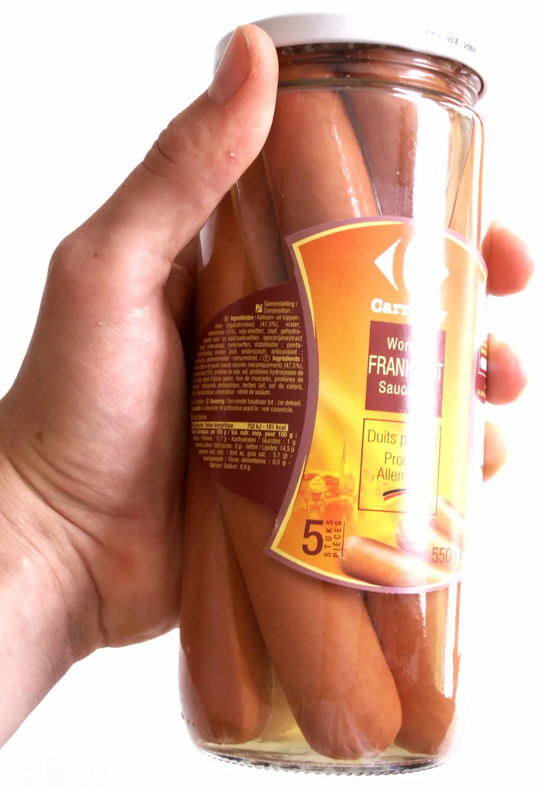 Saucisses de Francfort réchauffées à l'eau frémissante